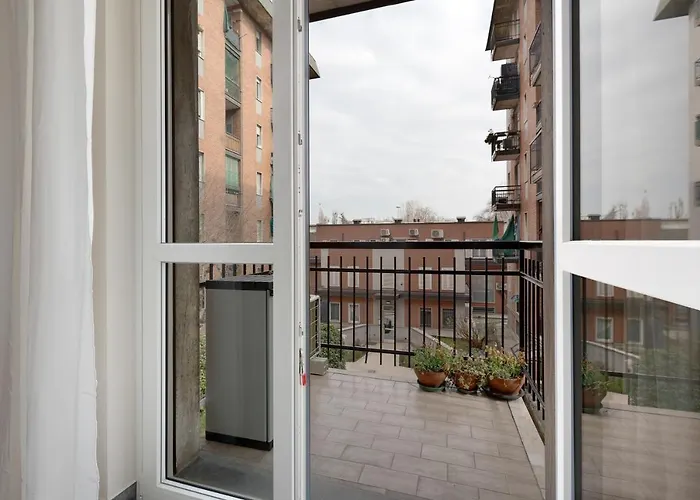 Apartamento Guesthost - Dergano Comfy - 250 M Far From M3 Milão