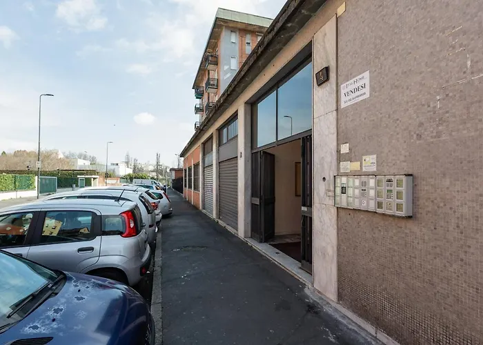 Apartamento Guesthost - Dergano Comfy - 250 M Far From M3 Milão